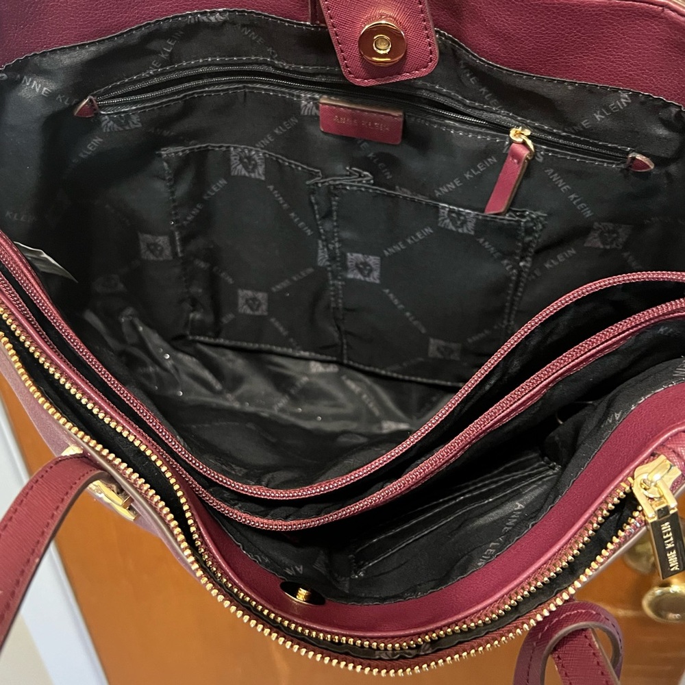 Handbag - Picture 3 of 5